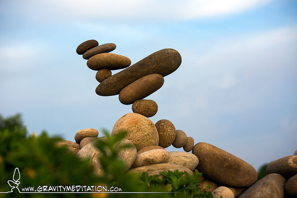 Rock Balancing Styles – Counterbalance